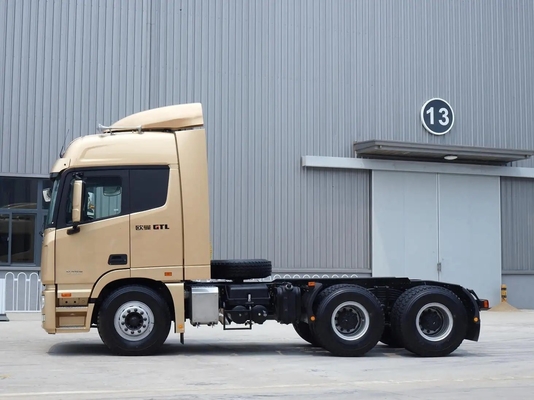 8.2 tonnes Capacité 340HP Moteur Weichai 4X2 Truck tracteur avec siège du conducteur de suspension pneumatique