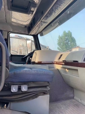 6X4 18cbm 30tons camion-déchargeuse pour l'Algérie Conception de pneus sans tube et ≤5 sièges