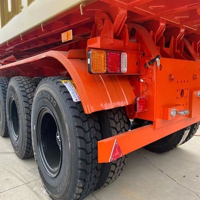 Le client a besoin d'un chariot de décharge à trois essieux en acier entraîné, un semi-remorque avec cylindre hydraulique