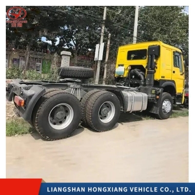 6X4 Diesel à engrenages multiples vers l'avant Sinotruk HOWO Camion tracteur avec capacité du moteur&gt; 8L