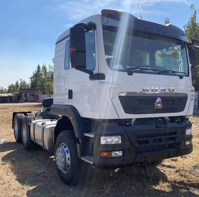 Sinotruk HOWO 4X2 Tireur tête de premier déménageur camion HOWO remorque camion pour la personnalisation