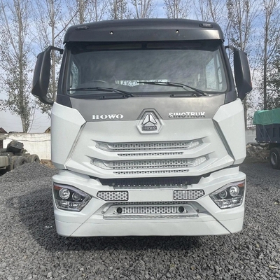 HOWO A7 Camion tracteur de capacité de moteur &gt; 8 L et poids brut du véhicule 5001-10000 kg