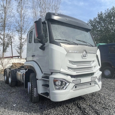 HOWO A7 Camion tracteur de capacité de moteur &gt; 8 L et poids brut du véhicule 5001-10000 kg