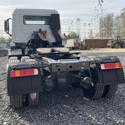 HOWO A7 Camion tracteur de capacité de moteur &gt; 8 L et poids brut du véhicule 5001-10000 kg