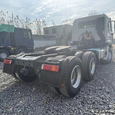 HOWO A7 Camion tracteur de capacité de moteur &gt; 8 L et poids brut du véhicule 5001-10000 kg