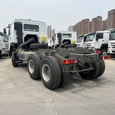 6×4 Sinotruk Utilisé HOWO camions tracteurs avec la certification de pneus GCC et roue motrice 6×4