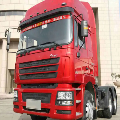 Chinois Chenglong H7 4X2 camion tracteur avec une capacité de charge de 8,2 tonnes et la certification GCC