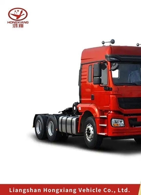 Camion-tracteur de transport blanc avec une grande capacité de moteur et une conception de pneus sans tube