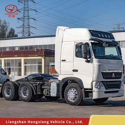 Hot HOWO T7 6X4 Tracteur au méthane Capacité du moteur&gt; 8L et 1 an de service après-vente