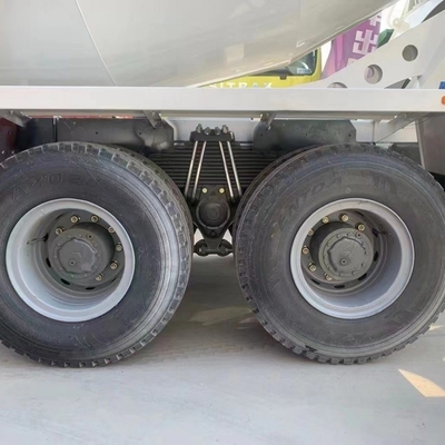 Camion-citerne de béton de 15 cbm avec une capacité de 8 à 10 mètres cubes