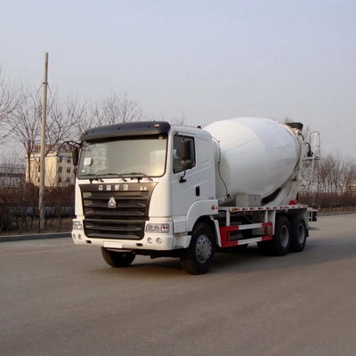 Mode de conduite 6x4 HOWO Camion mélangeur de béton pour transporter 8,2 tonnes de béton efficacement