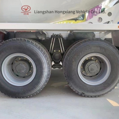 3.5m3 Petit camion de mélangeur de béton auto-chargé articulé avec 4 essieux et fenêtre manuelle
