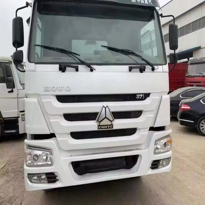 Sinotruk HOWO camion-décharge à traction à droite avec couple maximal Nm 500-1000nm en Tanzanie