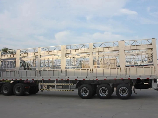 Personnalisation 3 axes clôture de fret semi-remorque pour le transport de porcs bovins moutons et bovins