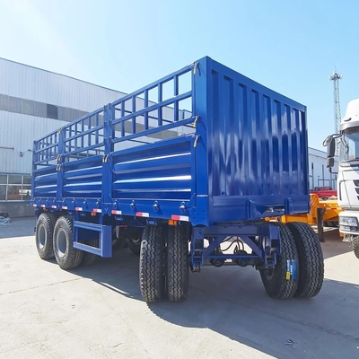Semi-remorque pour le transport de marchandises polyvalent et flexible